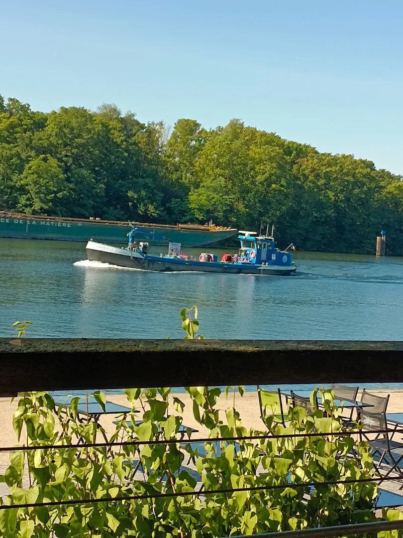 Place Fouillere et quai de Seine